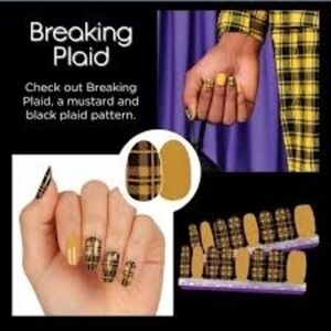 Color Street *Breaking Plaid* Nail Wraps in Mustard and Black